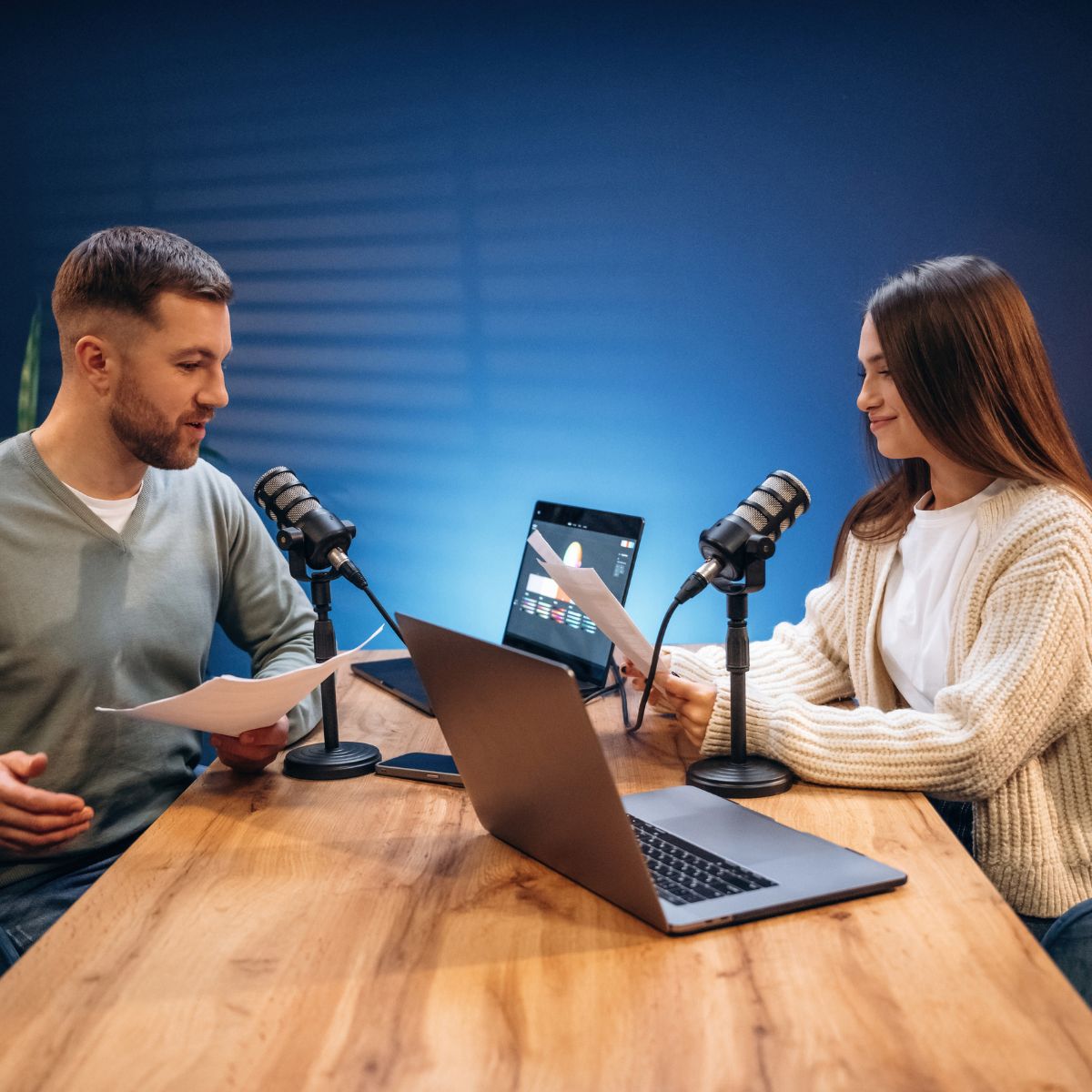 Posłuchaj naszych podcastów 